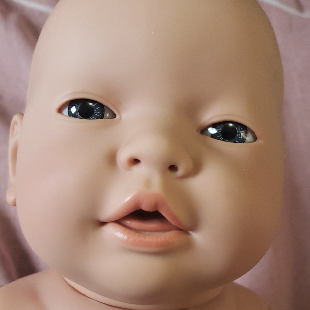 Diana 1998 Realistic Baby Doll Head with Gray Eyes and Skin-Tone Vinyl Baby Boy
